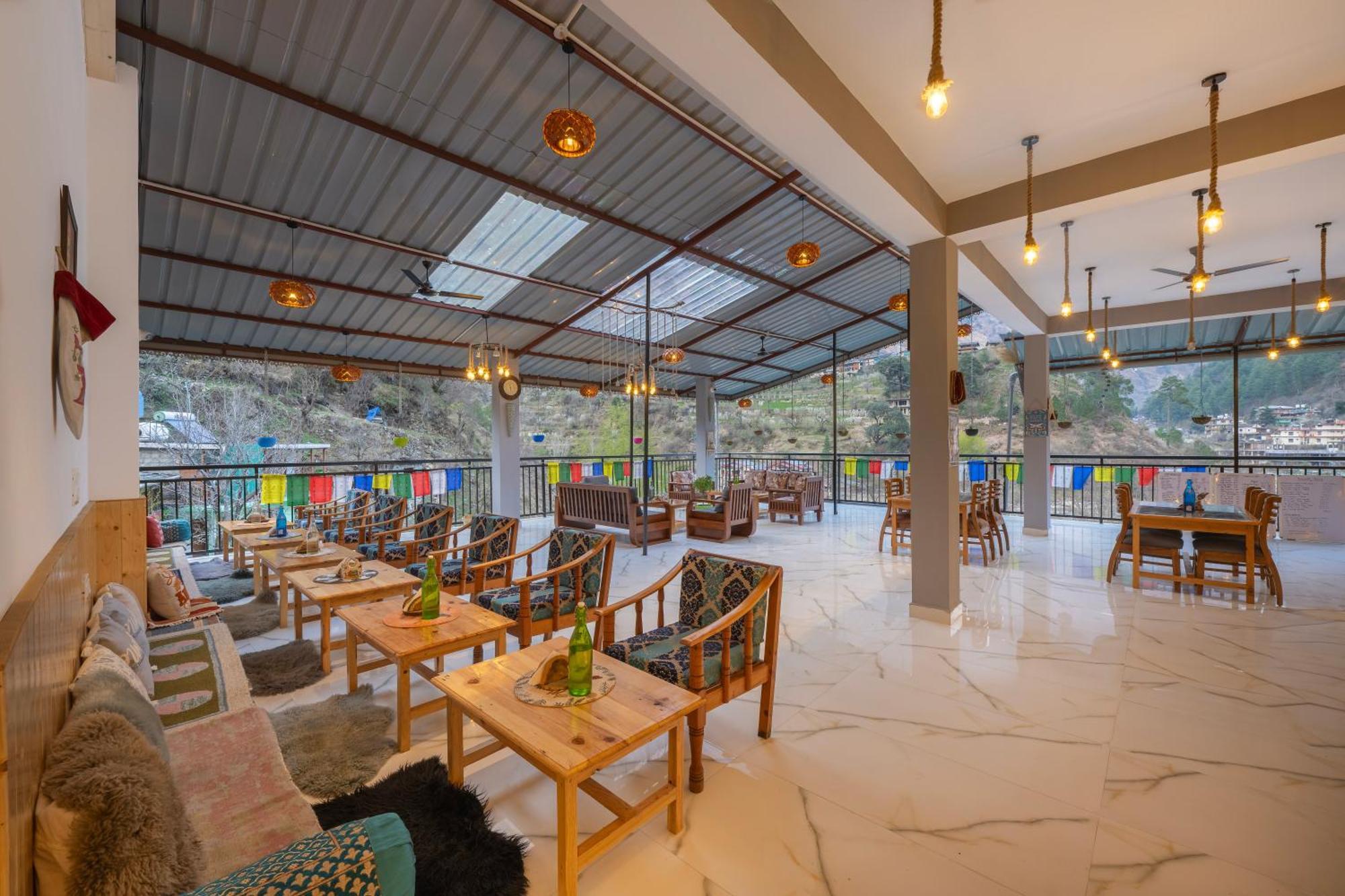 Sharda Resort-Tirthan Valley Banjar ภายนอก รูปภาพ