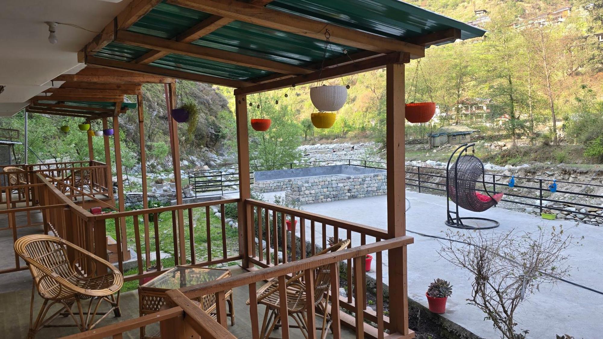 Sharda Resort-Tirthan Valley Banjar ภายนอก รูปภาพ
